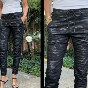Bevy Flog Women's Black Camo Shely Pants